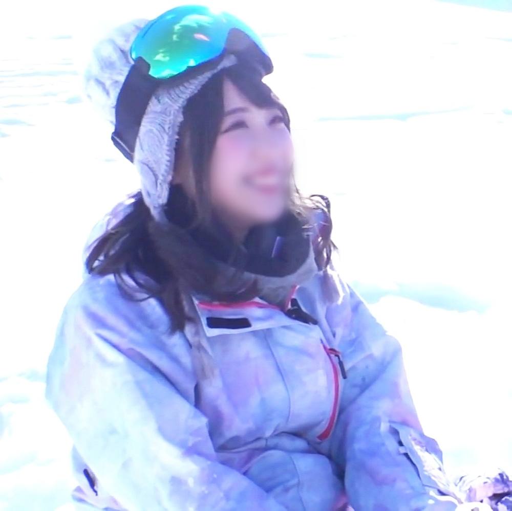 【個人撮影】雪に負けないくらい美肌の色白Dカップちゃん。 愛嬌が溢れていて笑みを浮かべながら座位で腰を振って膣イキしちゃう♥