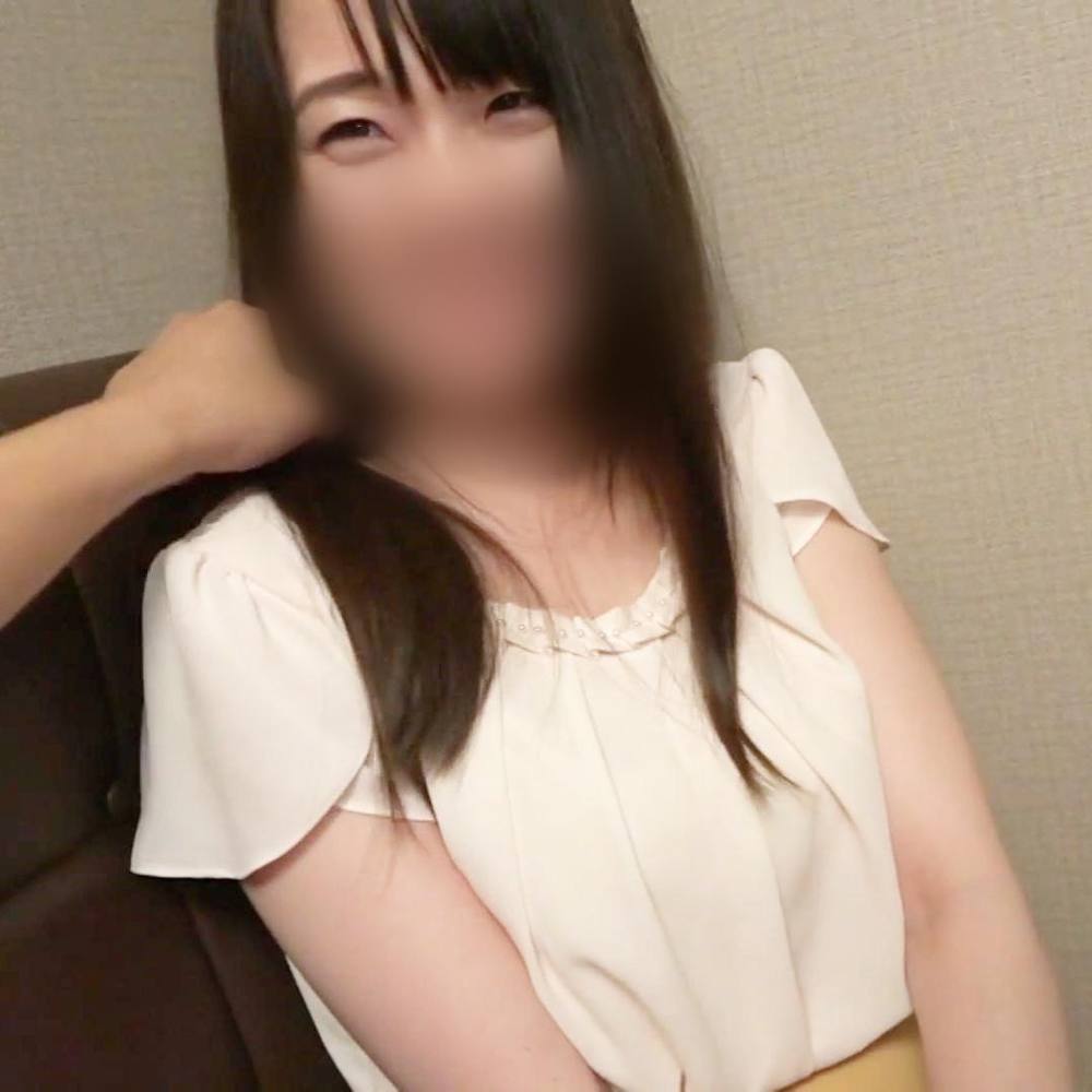 《素人・ハメ撮り》アパレル勤務の清楚美少女とハメ撮りSEX！巨根でヨガりイキ狂い！