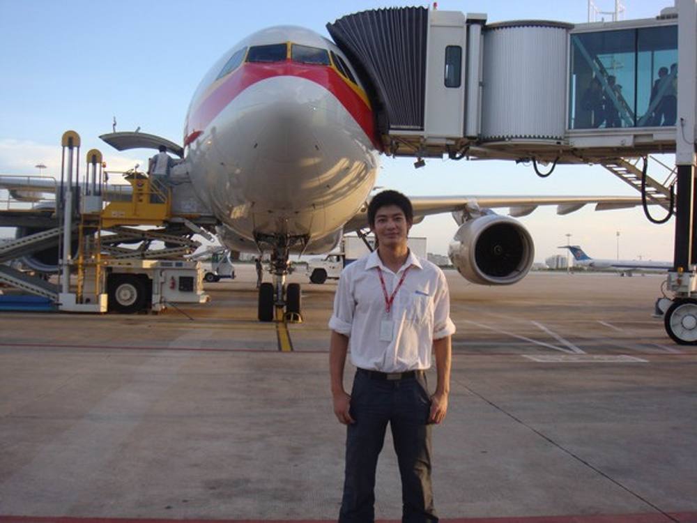 【チャット】空港整備士のイケメンが大量射精
