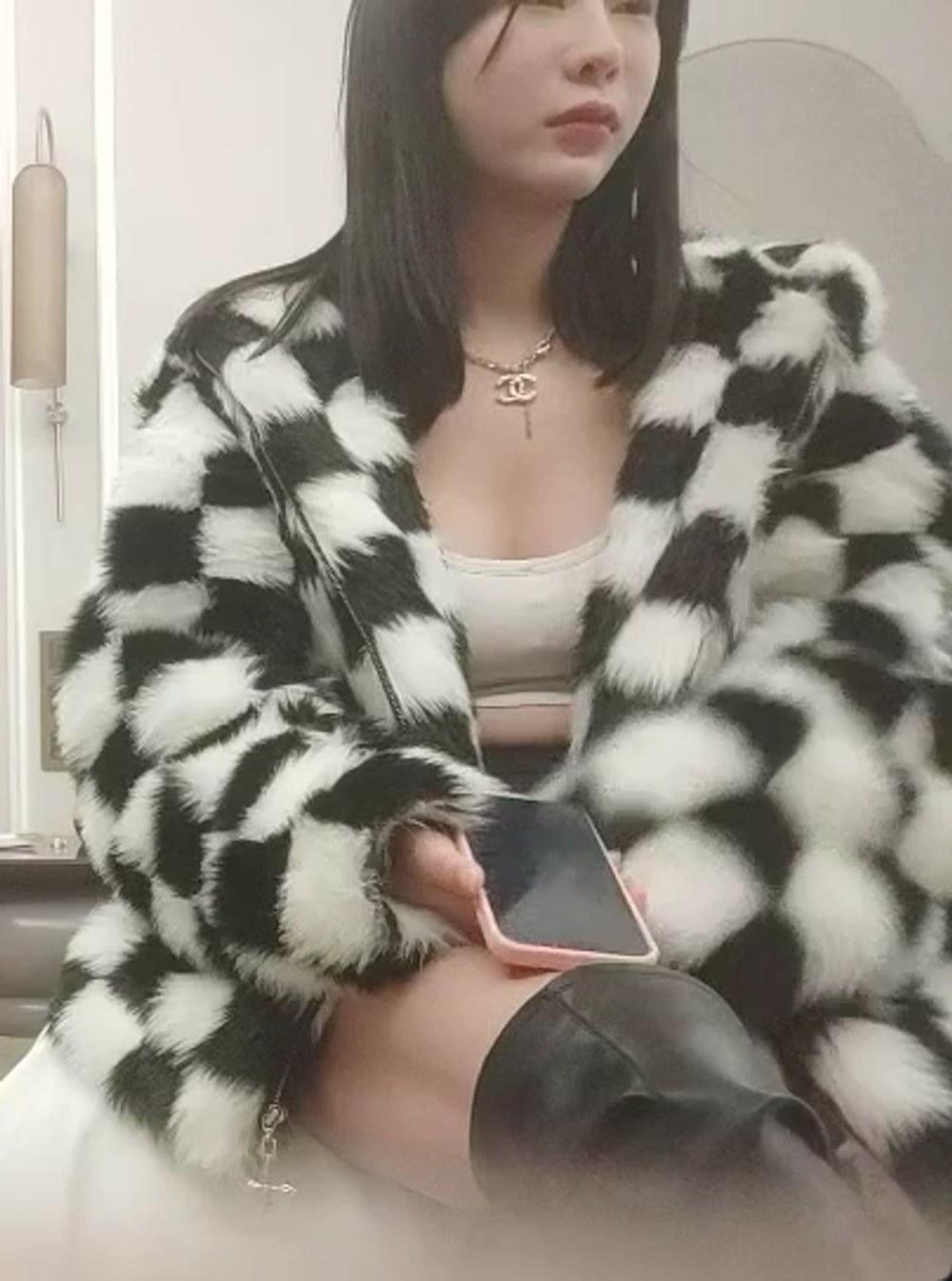 【ラブホ・隠し撮り】中国美人お姉さんとの出会い~604