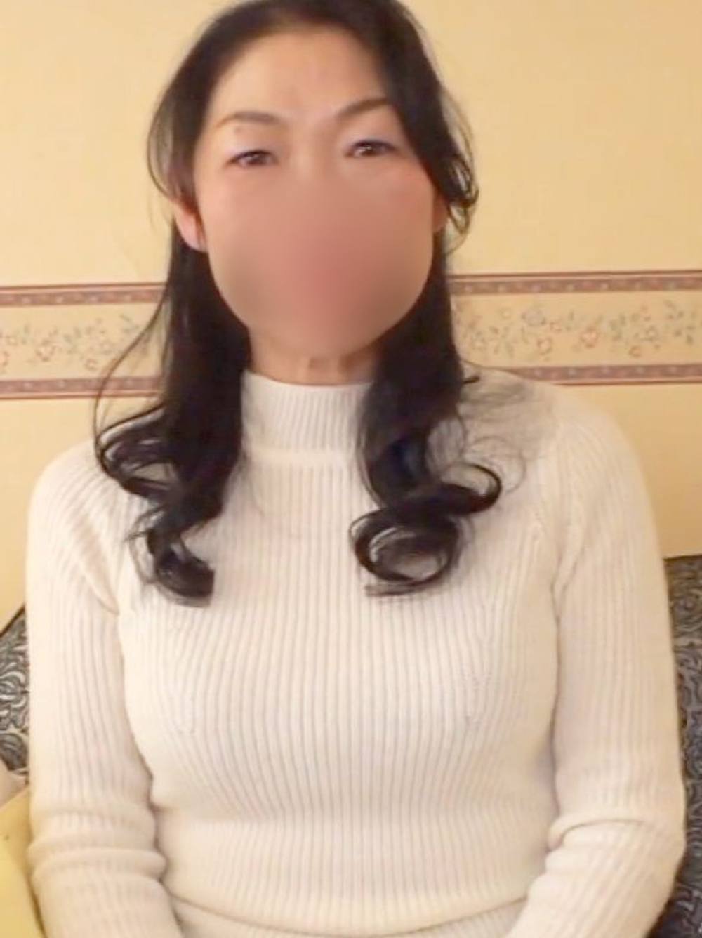 《個撮》豊満体型の熟妻さん！旦那以外の男からの愛撫で性欲剥き出しに！