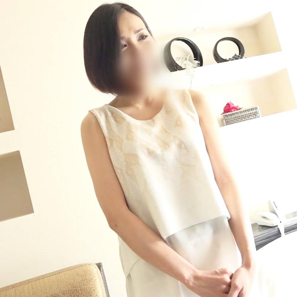 《熟女・中出し》４５歳、美しすぎる上玉熟女！隠していたスケベフェロモンが全開いやらしいメスに豹変してブルブル痙攣イキ！