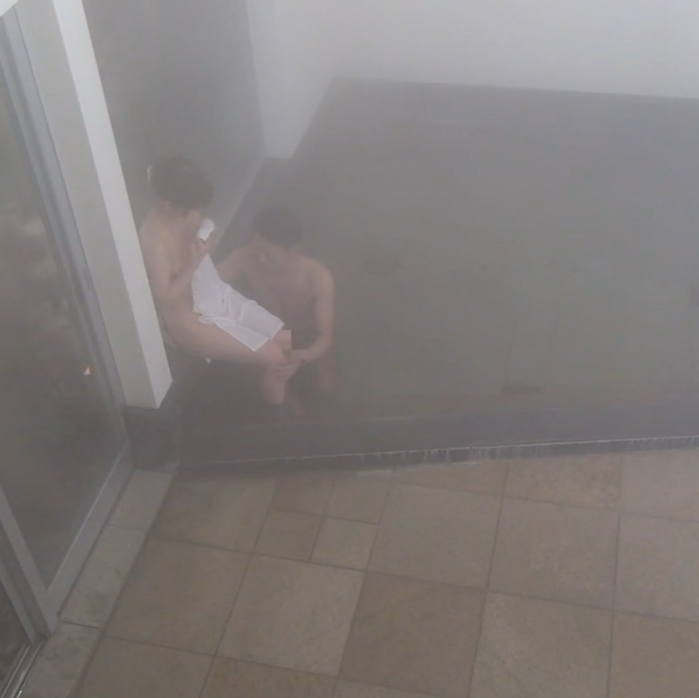 【隠●撮影】混浴極秘映像。誰もいないうちに温泉でセックス。