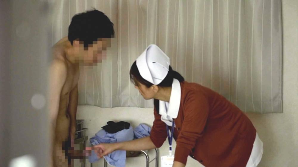 人妻看護師 美由紀さん(33歳) 清拭中のセクハラ患者と立場が逆転し処置室では患者を…