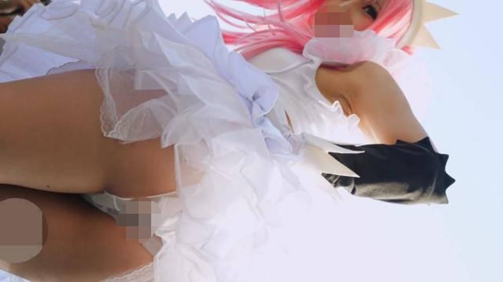 コミックマーケット コスプレ セクシー美人レイヤーさんのお尻突き出しパンチラドアップ★ コミケ