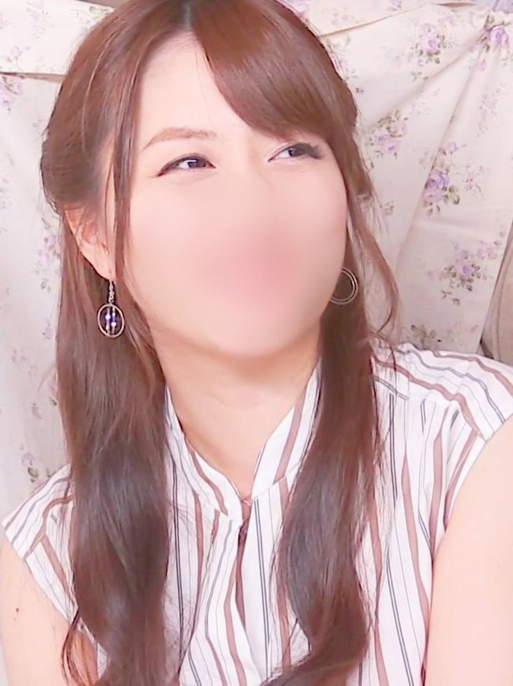 《個撮》清楚でとてつもなく可愛い28歳の人妻♥フェラしながらの手マンでガチイキ♥