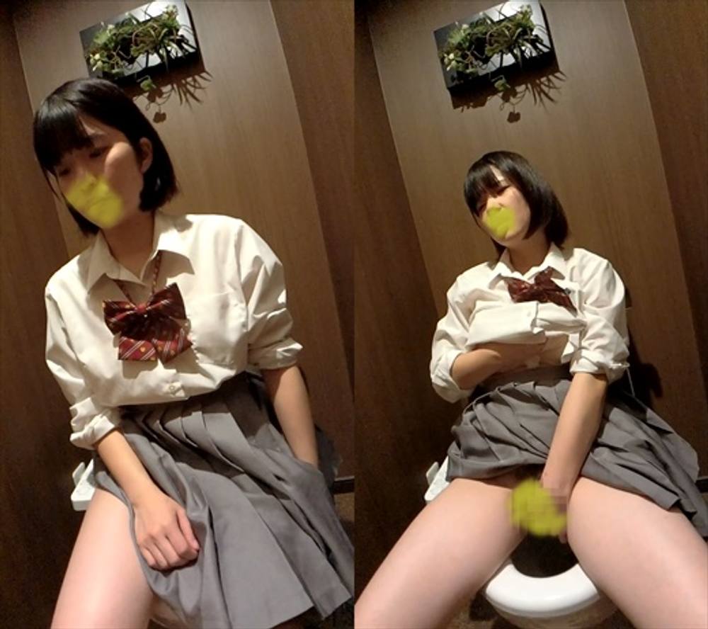 デパートのトイレでこっそりオナニーしちゃうJ〇⑪