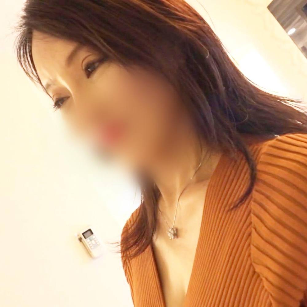 【熟女・中出し】161cmの高身長のスタイル抜群美熟女！自ら腰振り快楽イキ！膣奥にザーメンを注ぎこまれて追撃手マンでスプラッシュ！