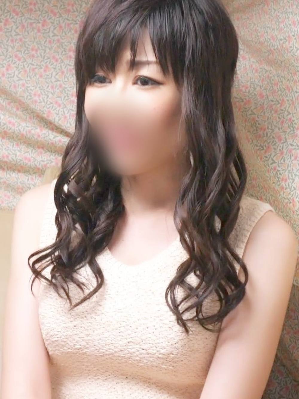 【個撮】上品な見た目だけど実は淫乱な熟女！不倫チンポで激しく突かれて理性崩壊♥