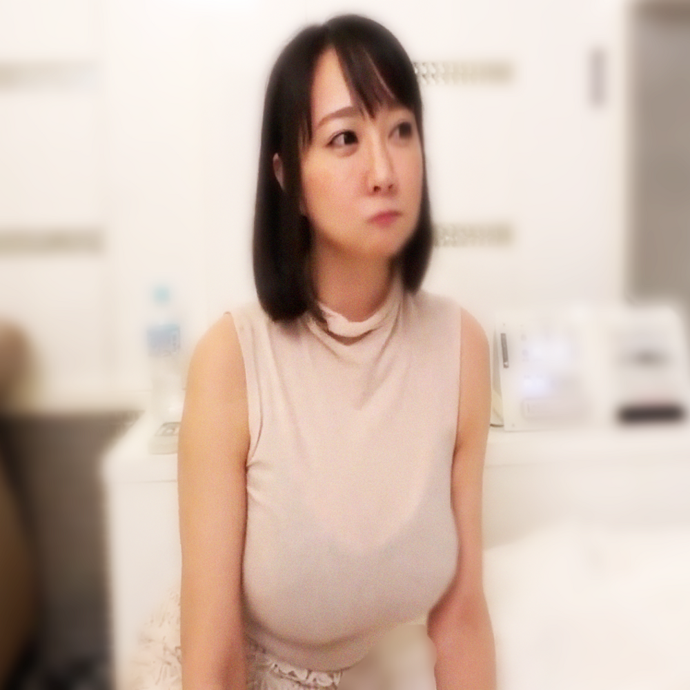 ツイ〇ターで有名Hカップ爆乳人妻とハメ撮り　久々の肉棒に興奮してうれし泣きイキまくり 　※素人　数量