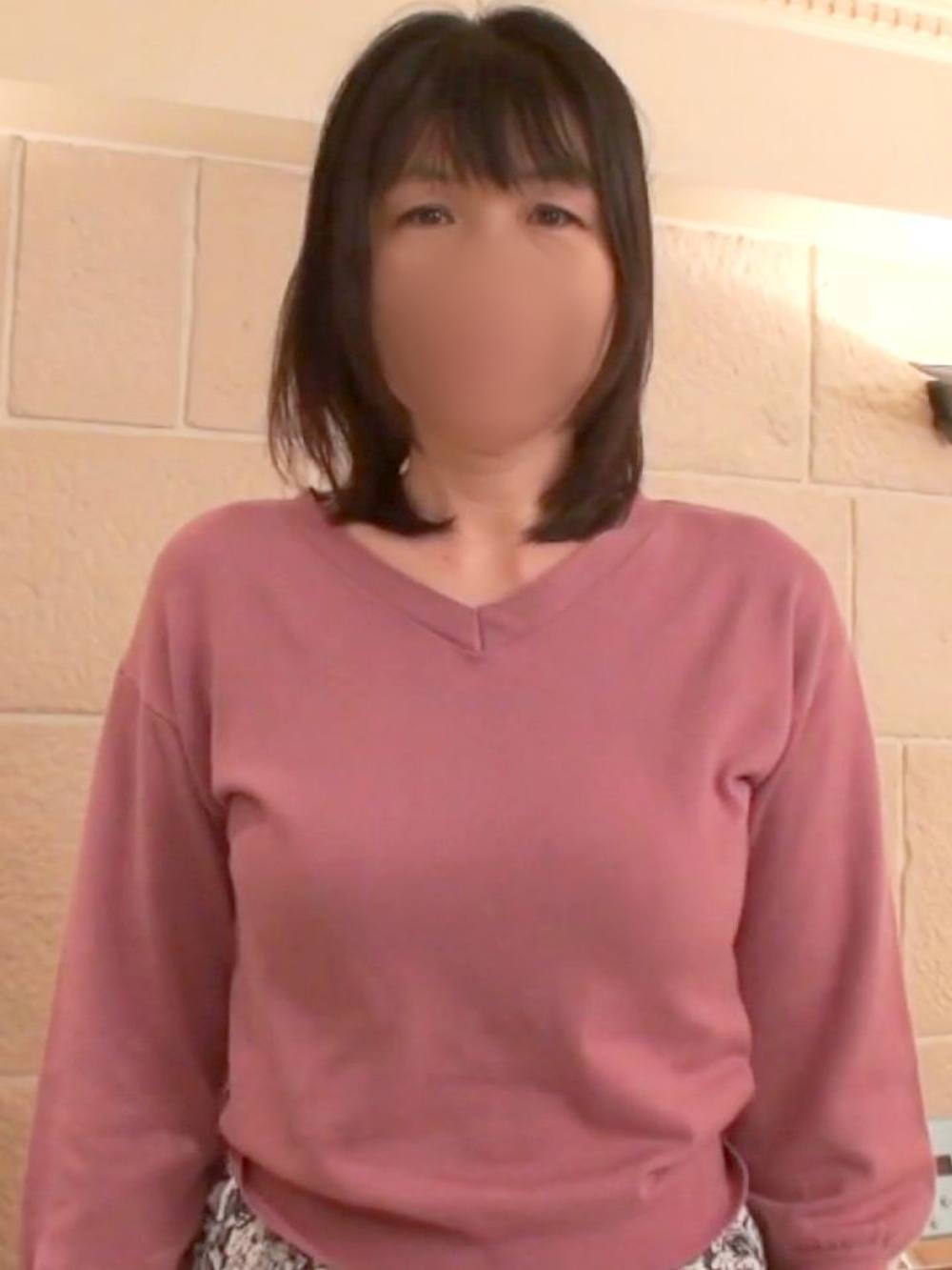 【素人】まだまだ現役の53歳の熟妻さん！ 大人しそうなのにチンポをしゃぶると激しくなりました！