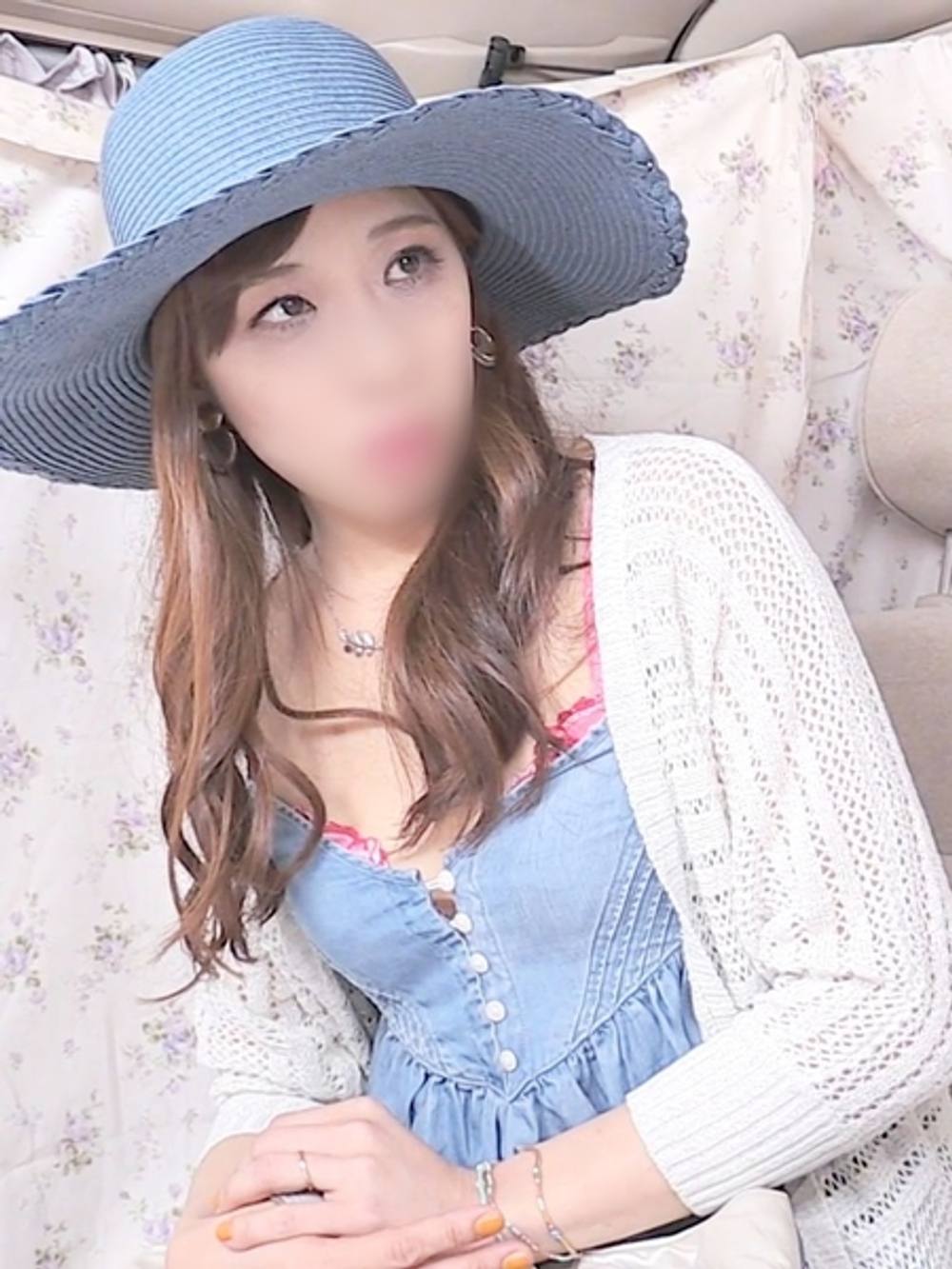 【素人】スタイル抜群で綺麗系の奥様が興奮すると想像もできないメス顔に! シャワーの水圧と手マンでおまんこをびしょ濡れにさせながら悶えまくり。
