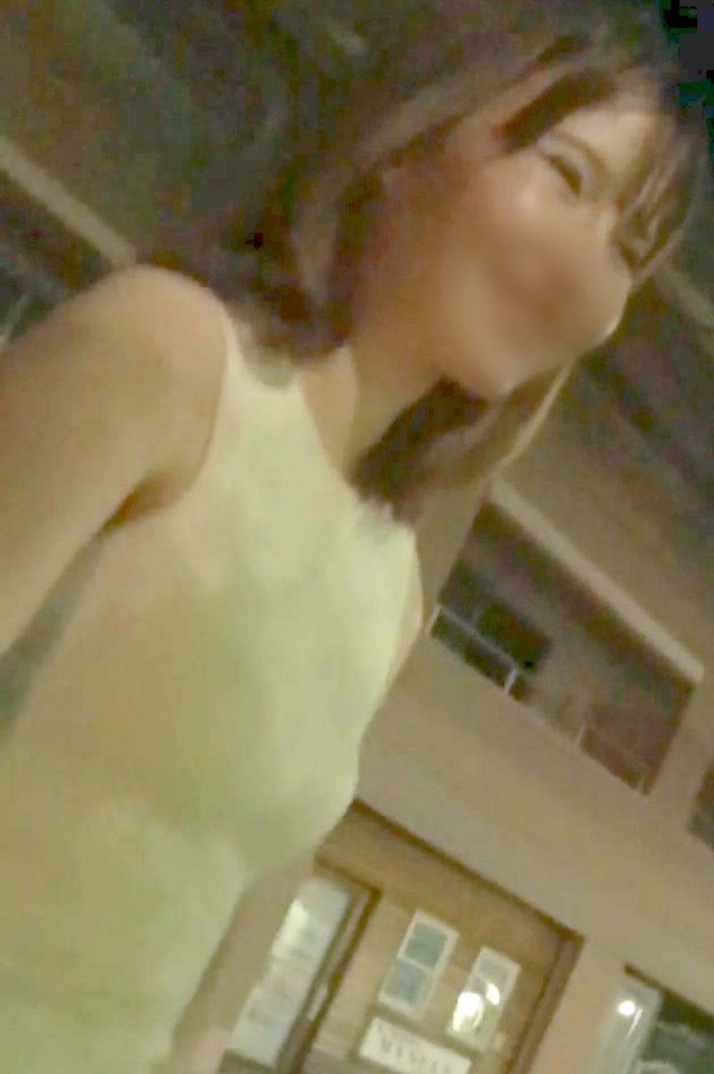 【個人撮影】美脚でスタイル抜群のお姉さん♥ クンニ→手マンで興奮しておまんこびしょ濡れ♥