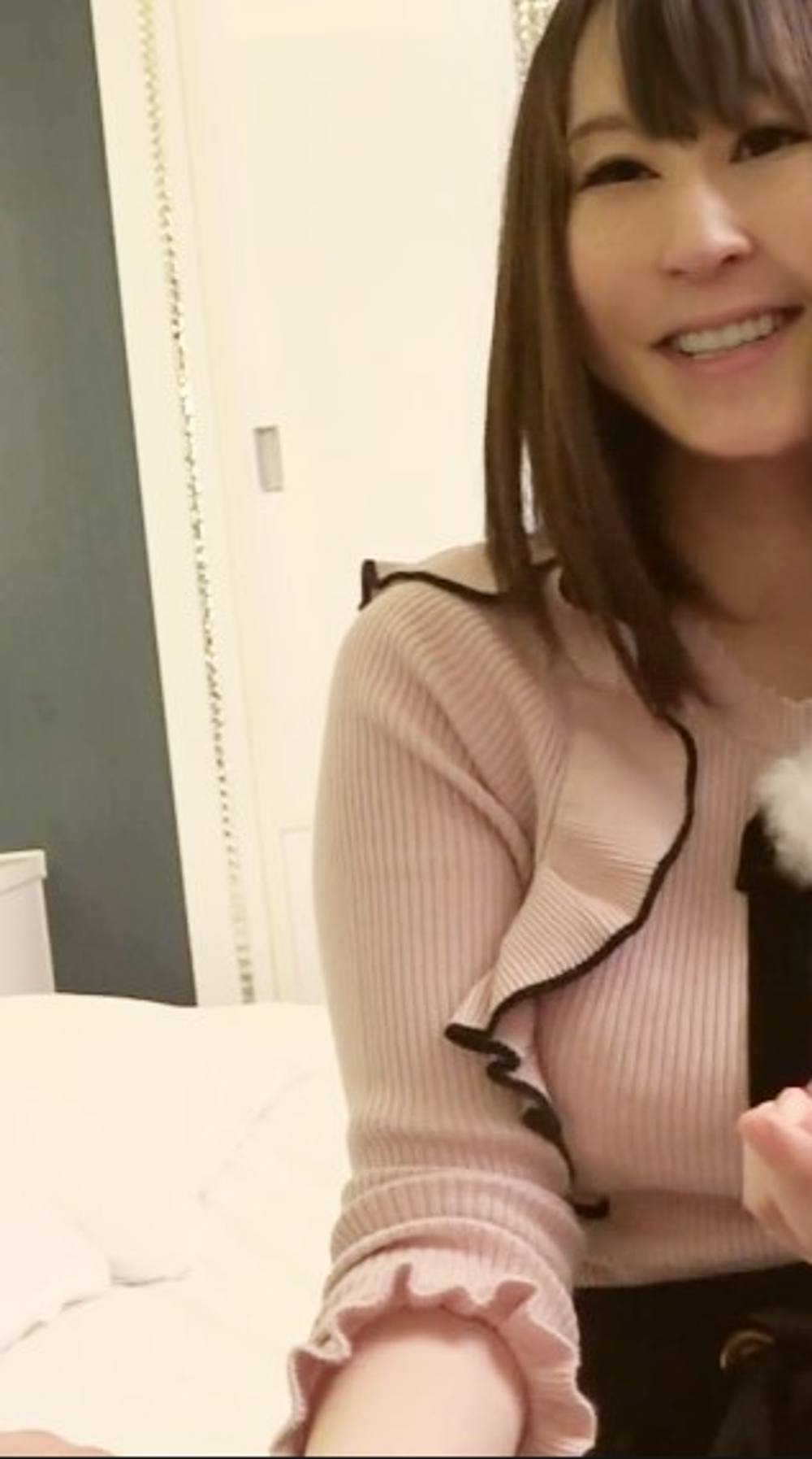 色白巨乳20歳コンビ二店員の素人女子。経験浅く絶頂の快楽に目覚めていく。