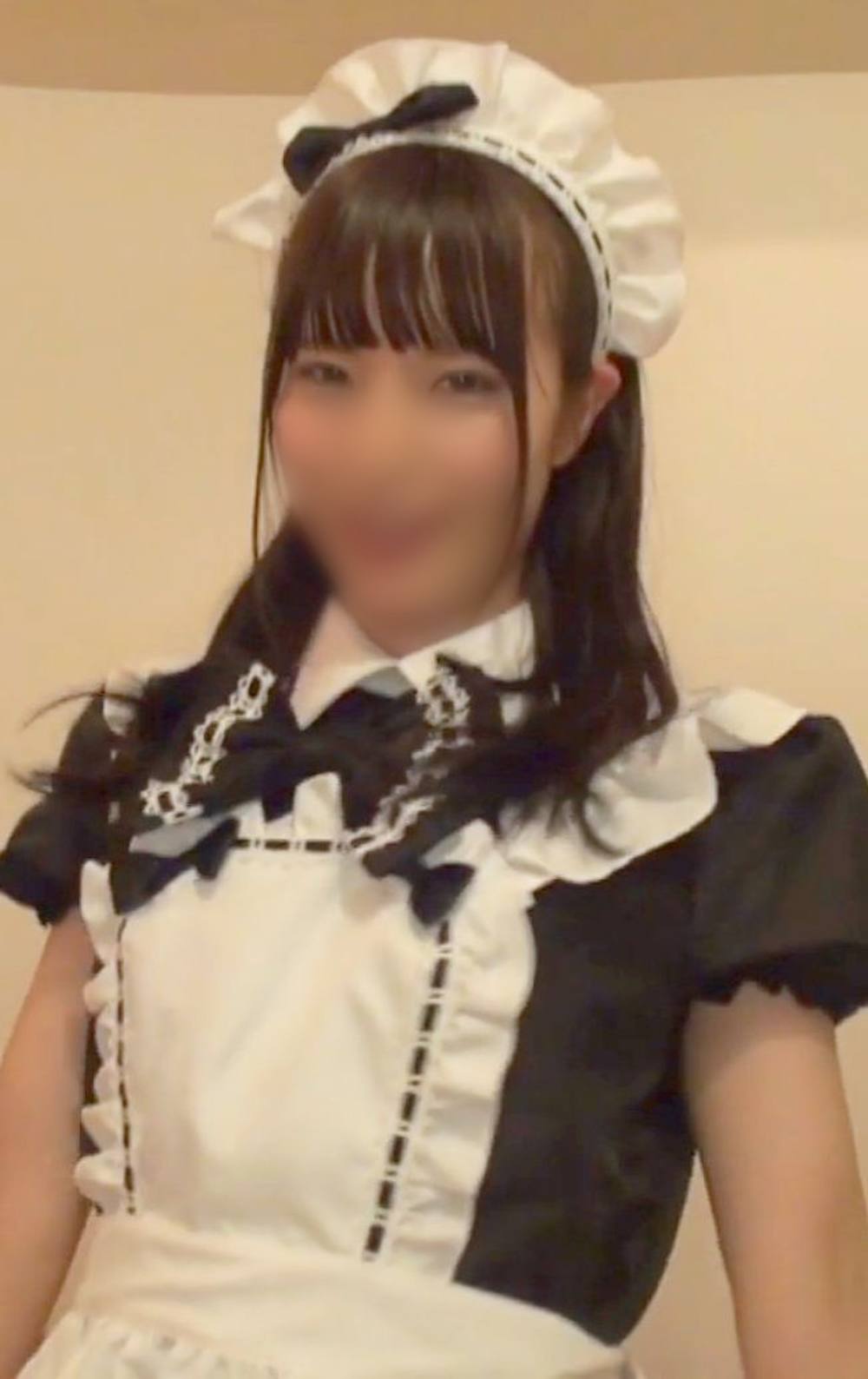 【個人撮影】コスプレ大好きな萌え系美女とメイド服を着たままエッチしました♥ おとなしそうな見た目しているのに生チンポで淫乱メス化♥