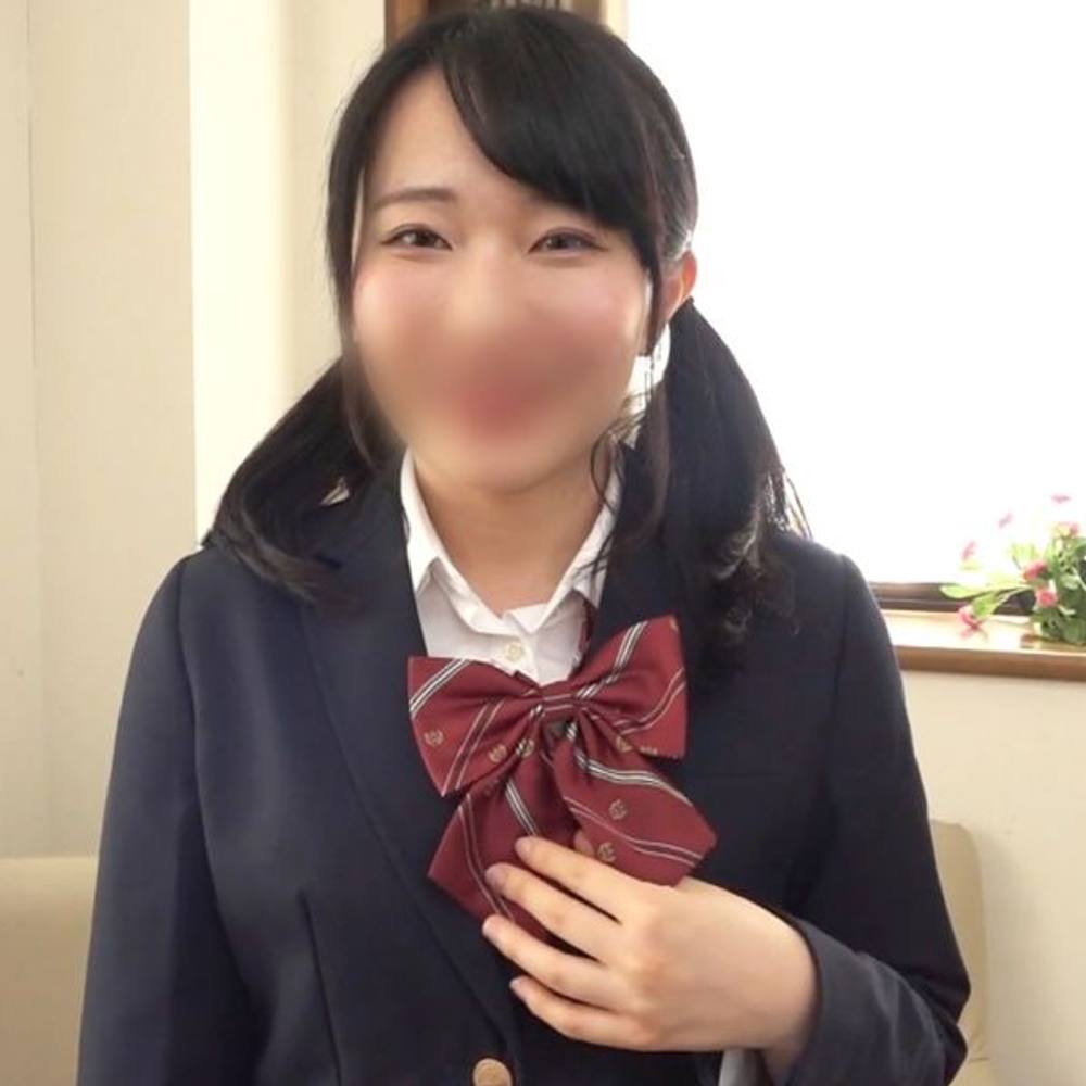 【J〇／制服】黒髪で清楚な女の子をエロ撮影。色白ムチムチ巨乳な身体に駅弁FUCK。