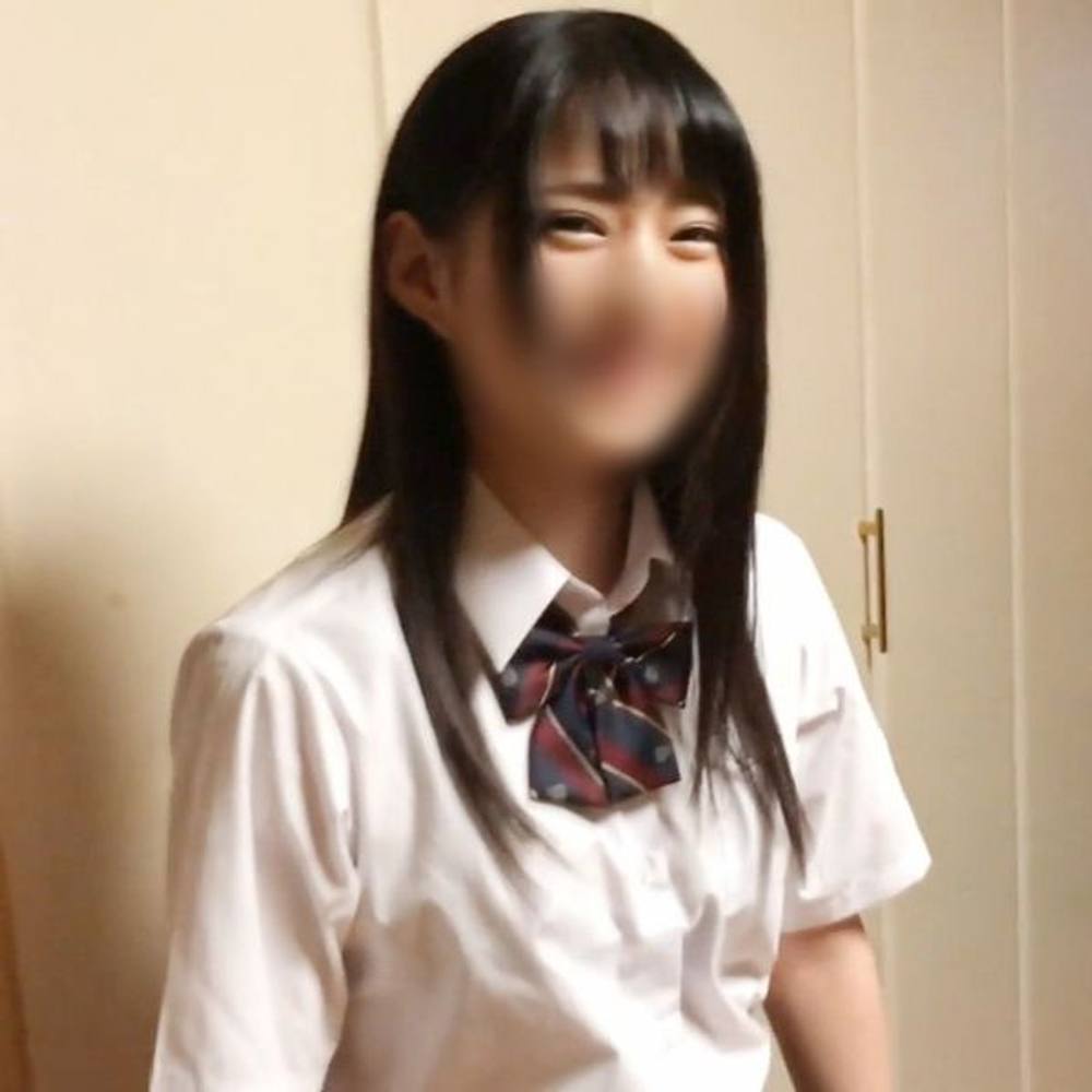 【素人／個撮】黒髪ロングの童顔制服美少女（18）華奢なスレンダーボディを抱きしめ激ピス…顔射セックス。