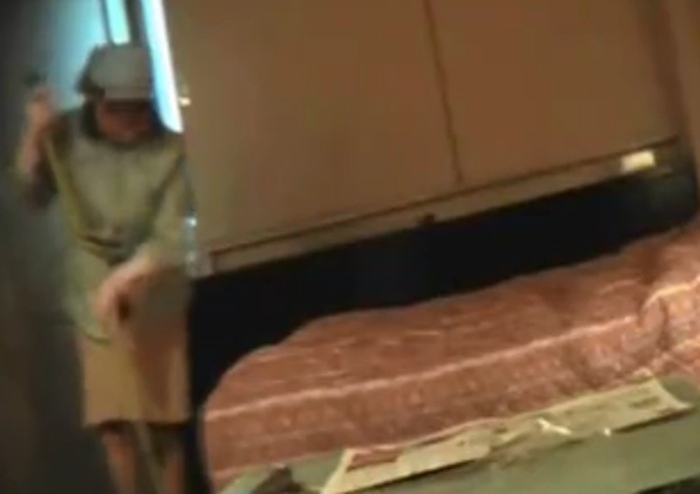 個人撮影※「まだ仕事中なの～♪」掃除おばちゃんを部屋でして中田氏した男の動画