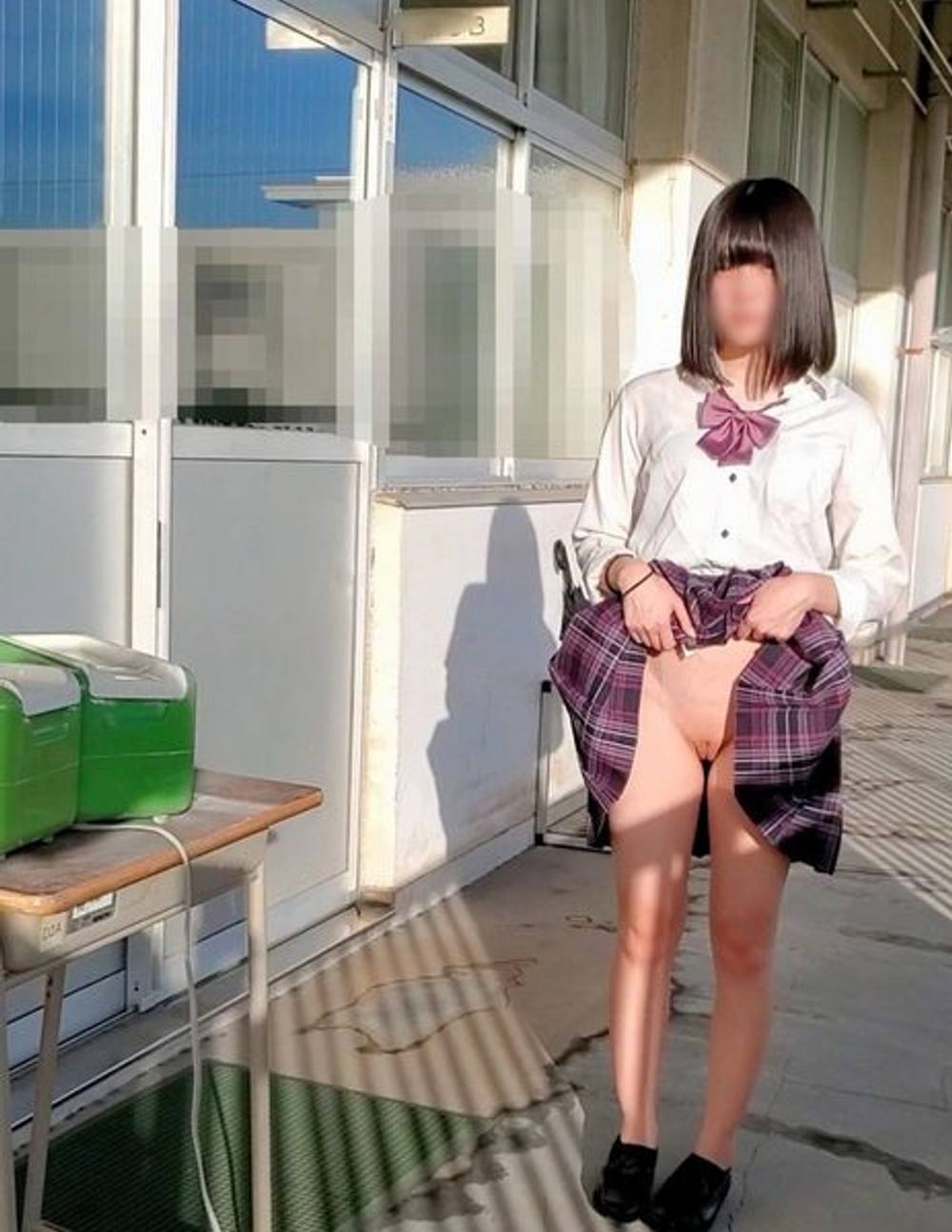 （高3）ゆめちゃん、学校で露出フェラ。痛がりながら処女喪失。