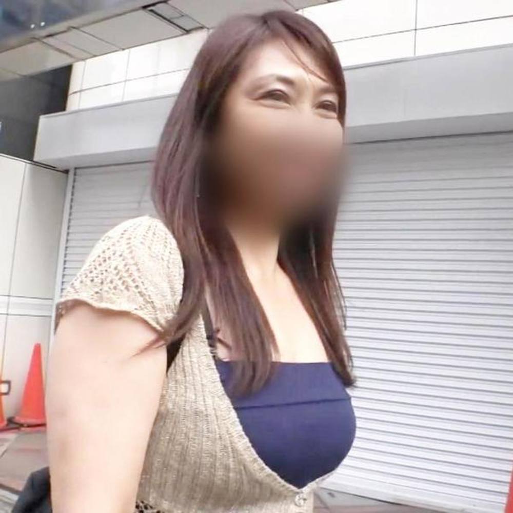 《熟女・中出し》エロエロな肉食系熟女（54）ゴム無しチ○ポを受け入れて何度も昇天！たっぷり膣内射精！