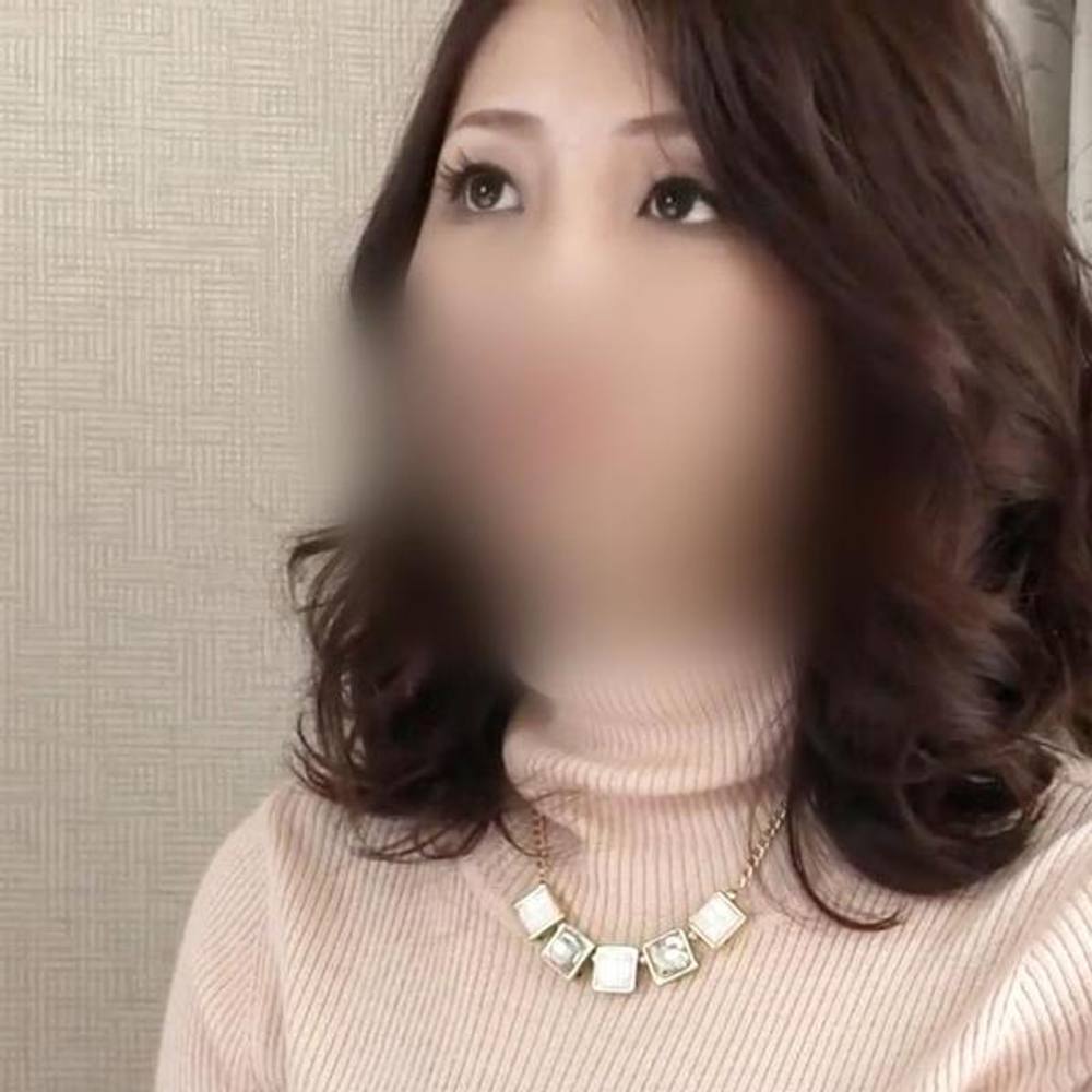 《熟女・中出し》上品な美熟女（38）◆ハメ潮を撒き散らす超敏感体質！イキまくる淫乱熟女と中出しセックス！