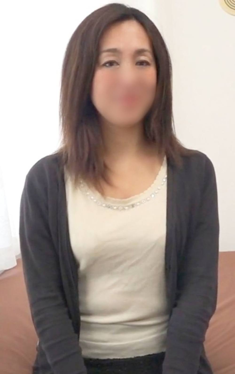 【個人撮影】お世辞にも綺麗とは言えませんが体はドスケベな熟妻さん。 初めての野外プレイに興奮して無毛おまんこは愛液まみれ。