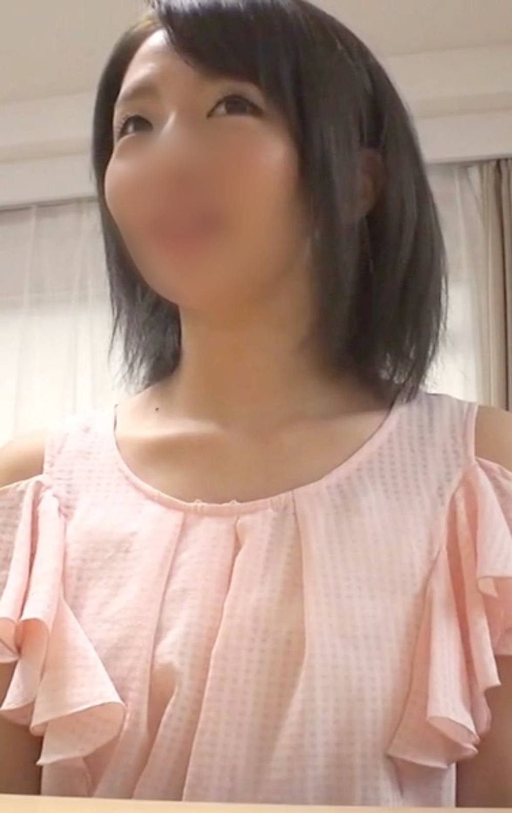 【個撮】色白清純系のAカップ貧乳美●女を撮影♥ 可憐で●リ系の容姿ながらも陰毛びっしりでIゾーンにまで差し掛かってます！