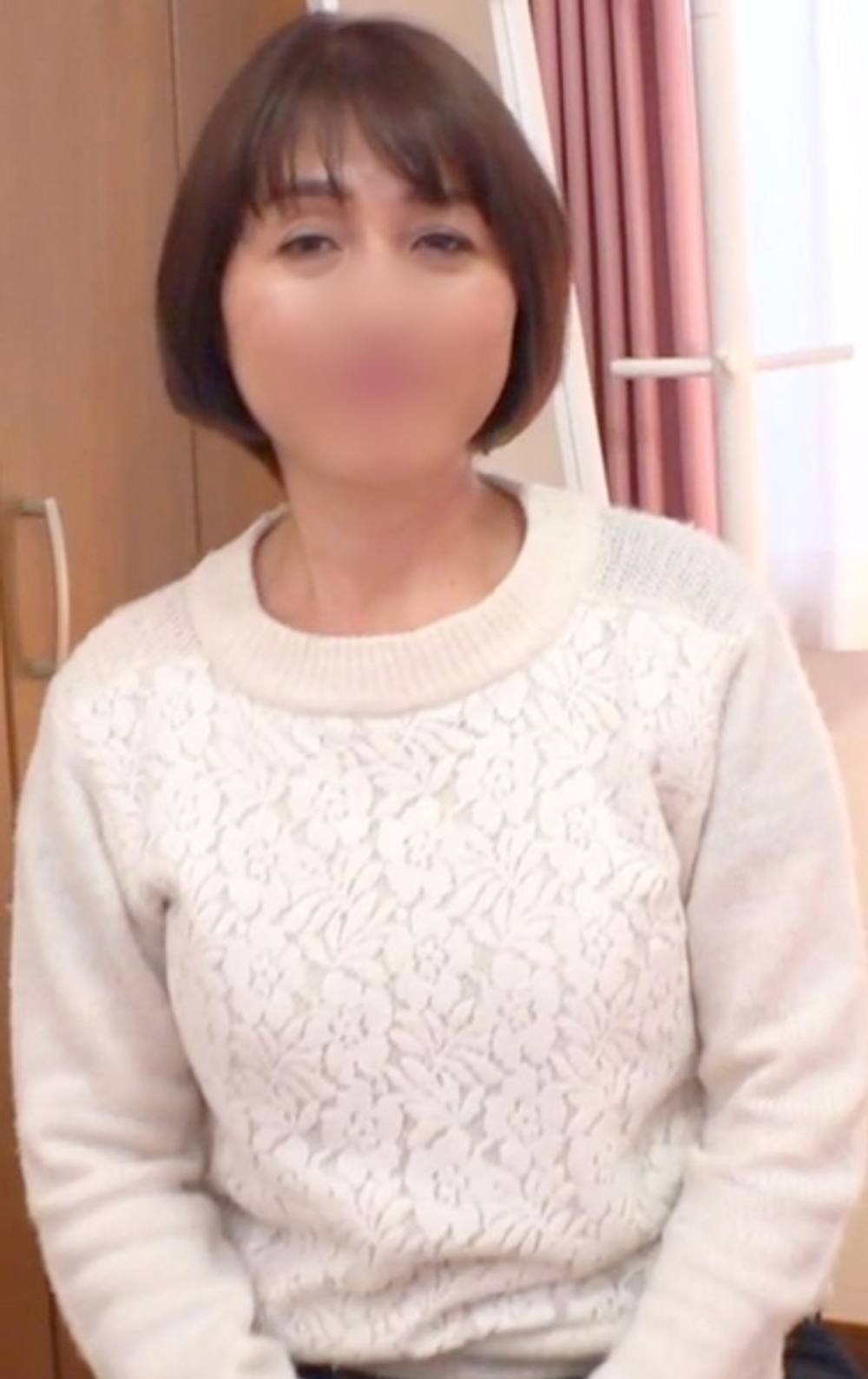 【個撮】上品な佇まいの54歳熟妻さんとの不倫を撮影しました。 欲求不満の剛毛おまんこは愛液を大量分泌させて生ハメ懇願。