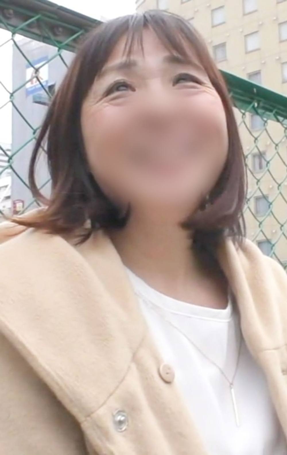 【個人撮影】56歳の熟妻さんが不倫相手からの愛撫で興奮！ 剛毛おまんこは濡れやすくてパンツにマン汁がびっしょり染み込んでます。