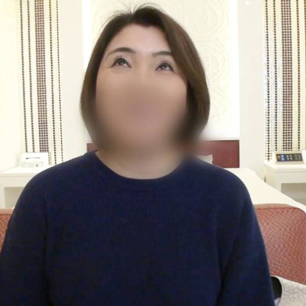 《熟女・中出し》ふくよかなカラダが印象的51歳熟女◆カメラの前で大胆オナニー⇒Fカップ巨乳を揺らしてイキ狂い！大量膣内射精！