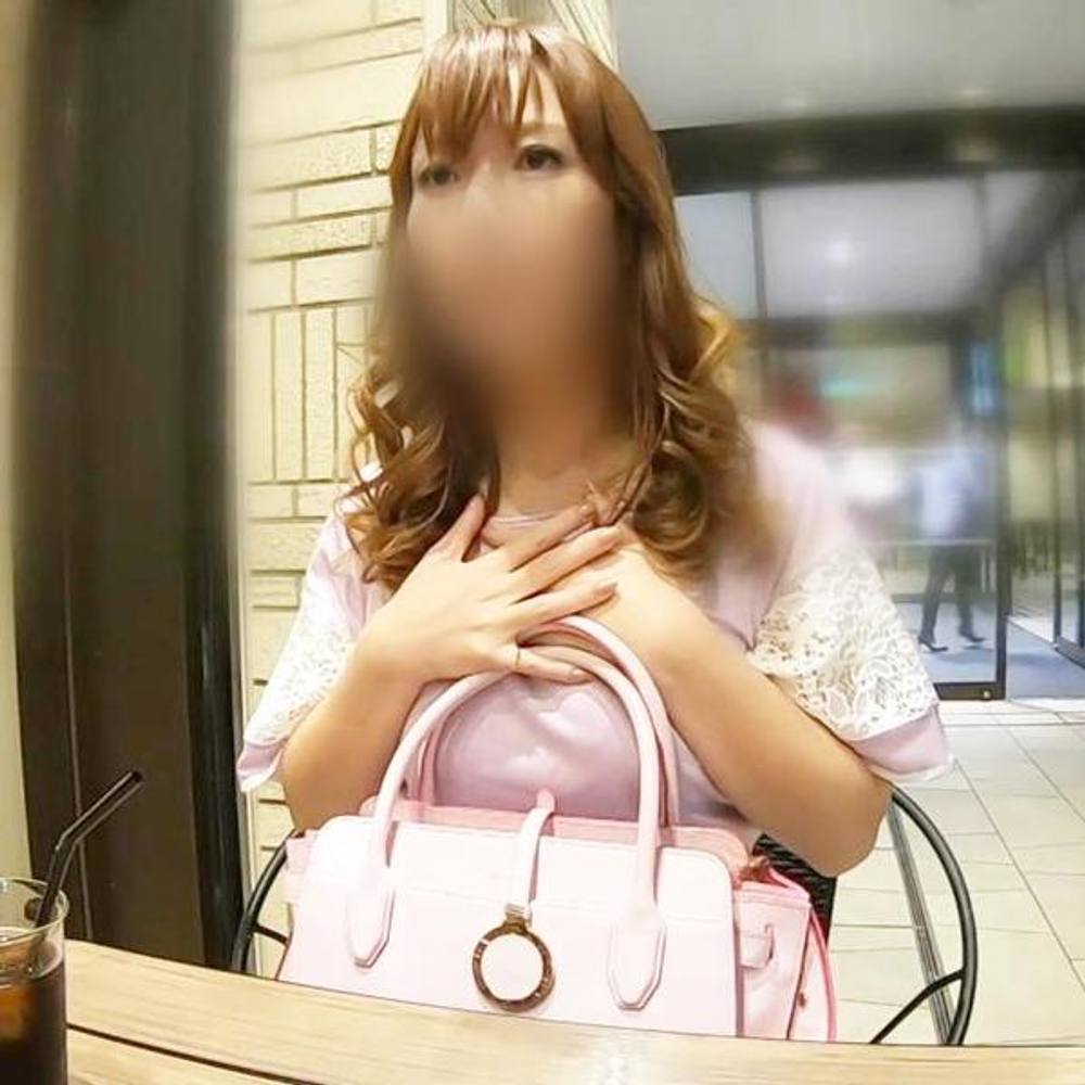 《人妻・中出し》出会い系で出会った四十路の美魔女と濃厚ハメ撮りSEX！膣奥貫かれ何度も絶頂する淫乱奥さまに無許可で中○し！