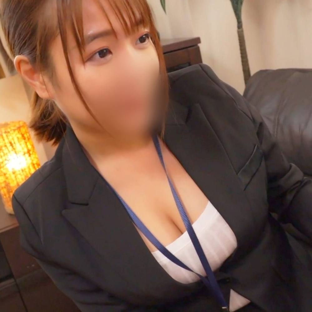 【個人撮影】ぽっちゃり気味のGカップ爆乳剛毛OLももかちゃん。 中出し後の接写で、ヒクヒクしている毛が生えたアナルまで丸見えです/