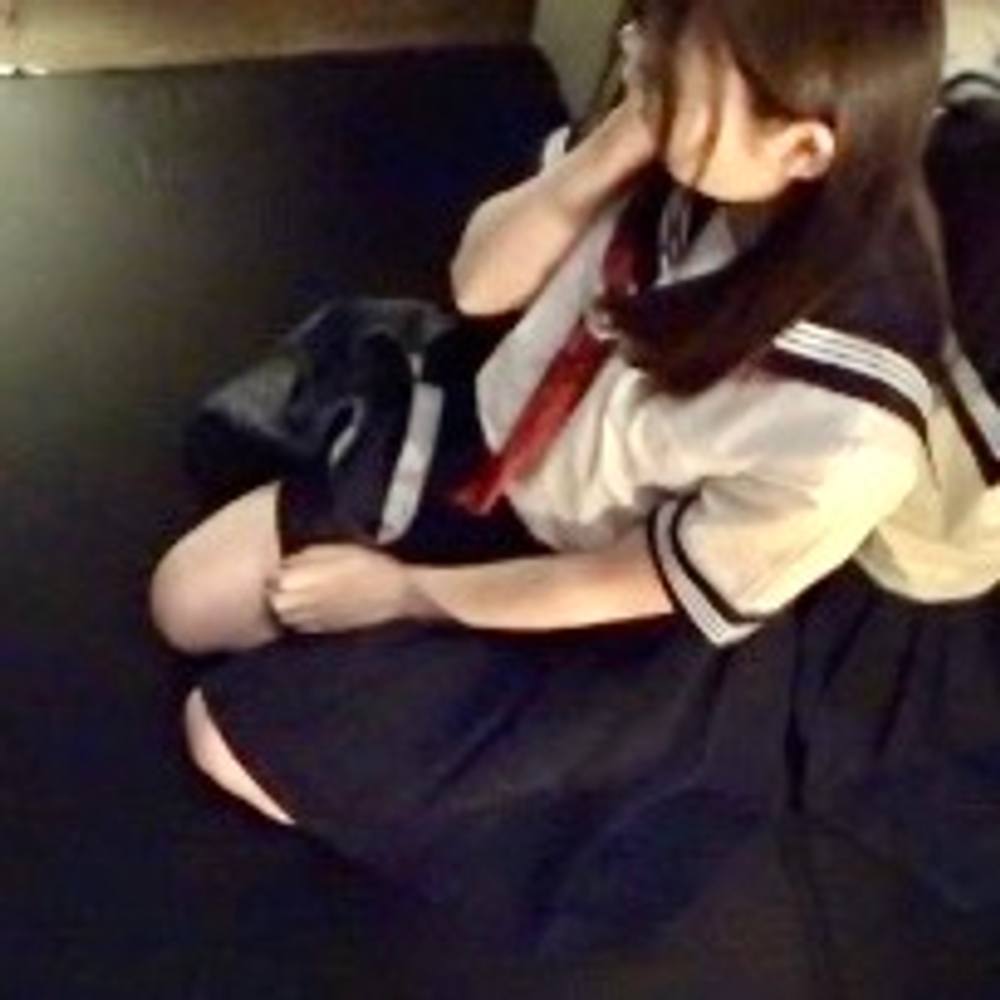 「外に出すから」言葉を信じてしまい制服姿で生ハメ何度も絶頂！リフレ嬢に｀お仕置き｀中出し