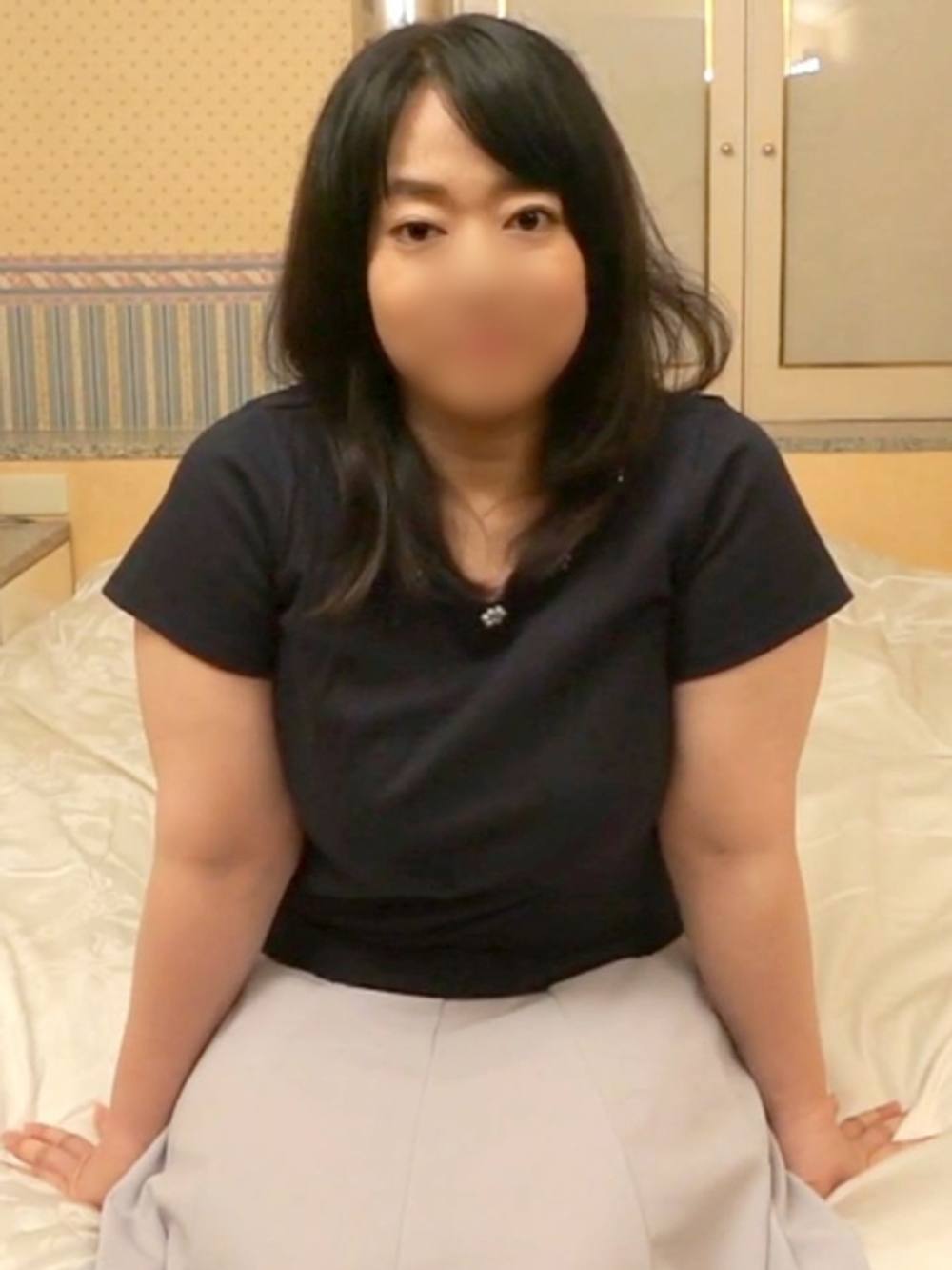 【個人撮影】おデブなGカップ爆乳人妻さんと歳の差不倫。 乳首を舐め、パンツ越しに電マ責めすると淫乱化→チンポをおねだりするようにパイズリでお返ししてくれました/