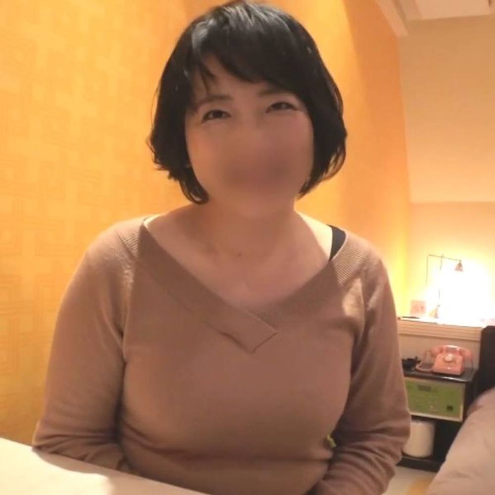 【人妻NTR】ぽっちゃり妻むつみ(52歳)肉厚デカ尻振りながら本気セックス。