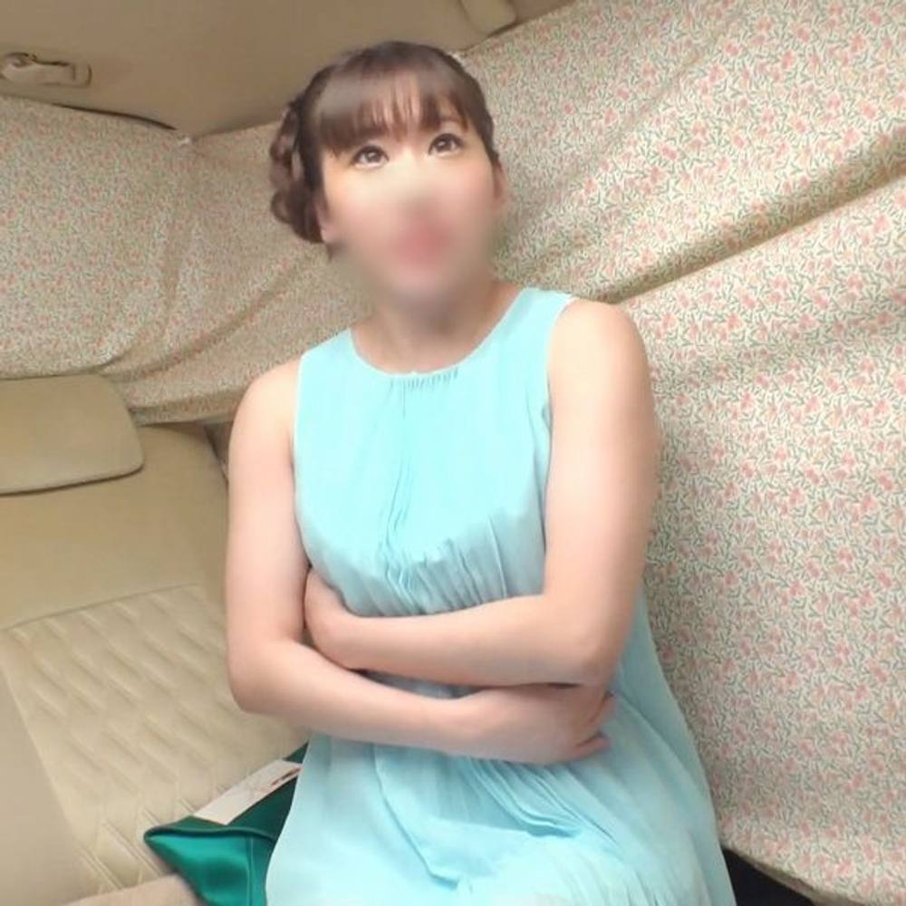 【素人／人妻】お淑やかなおっとり系の31歳清楚セレブ妻。綺麗な美乳ボディでヨガリ淫れる中出しセックス。