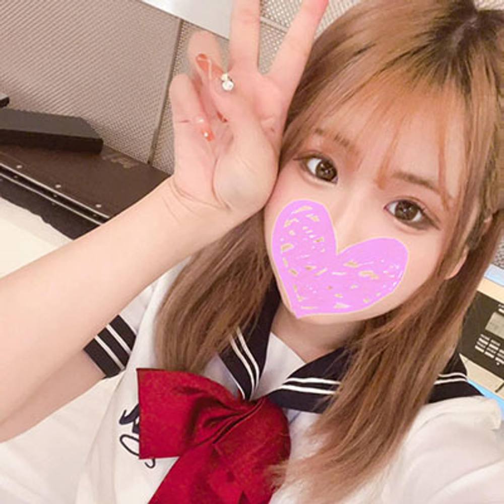 【無修正】超かわいい18歳・オジサンち●ぽにドハマり中のＦカップ地下アイドルに制服ハメ撮り!