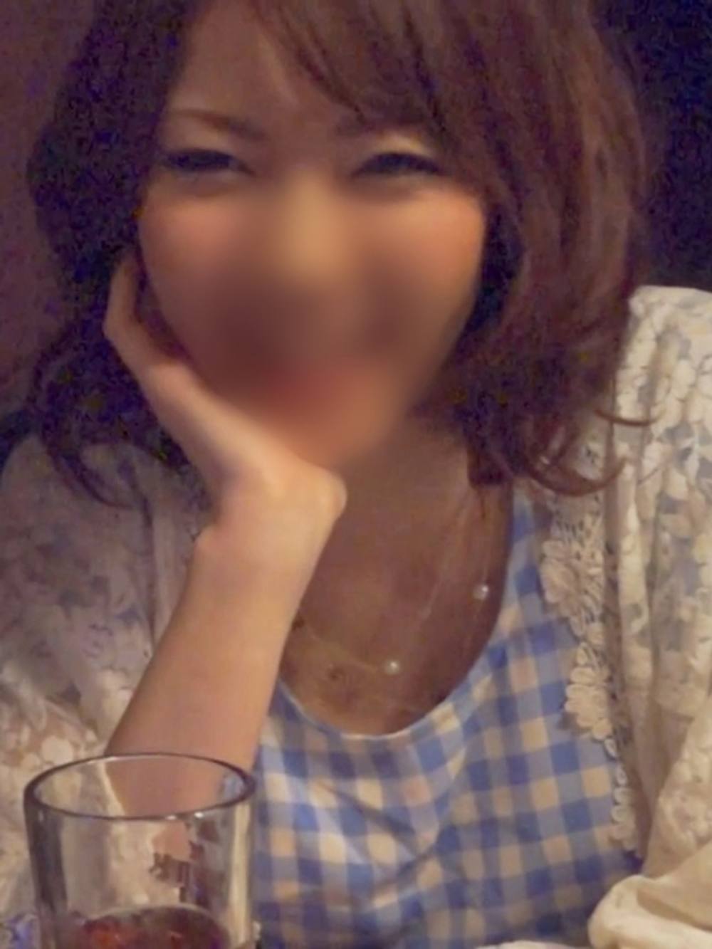 【素人】細いウエストにデカ尻の綺麗系人妻さんと不倫。 ゴム無しチンポで淫乱おまんこを突きまくって大量ぶっかけ顔射。