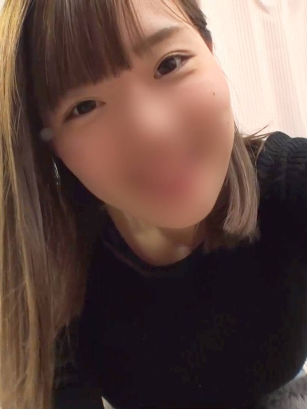 【個撮】清純でアイドルみたいなゆるふわ系大学生の本気オナニー♥ 愛用しているディルドに跨るとガニ股で腰を振ってイクぅ♥