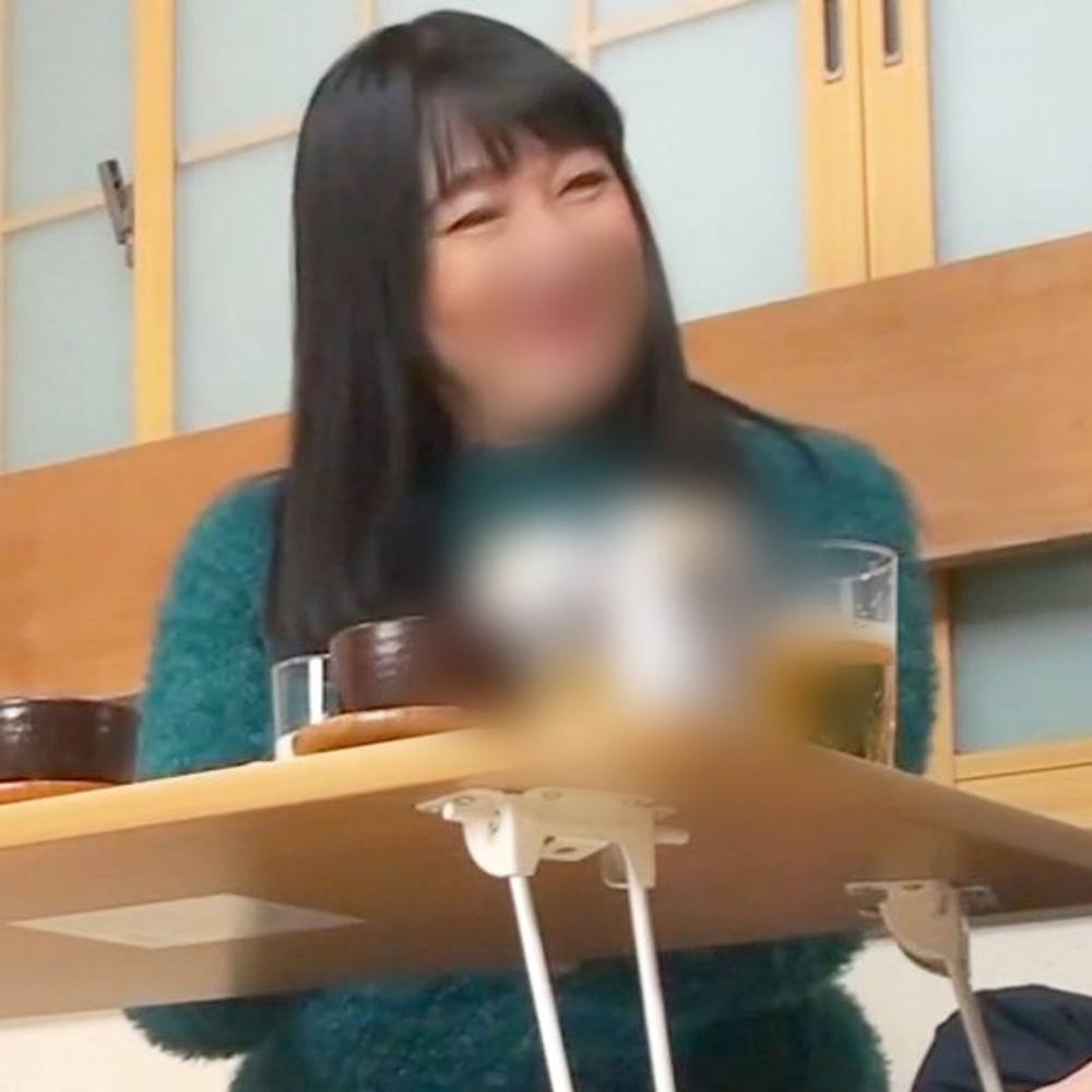 【隠撮】ぽっちゃり体型の変態熟妻さんが近所の男と不倫SEX。 旦那以上に硬いチンポでガン突きされてメス声を出しながら本**頂。