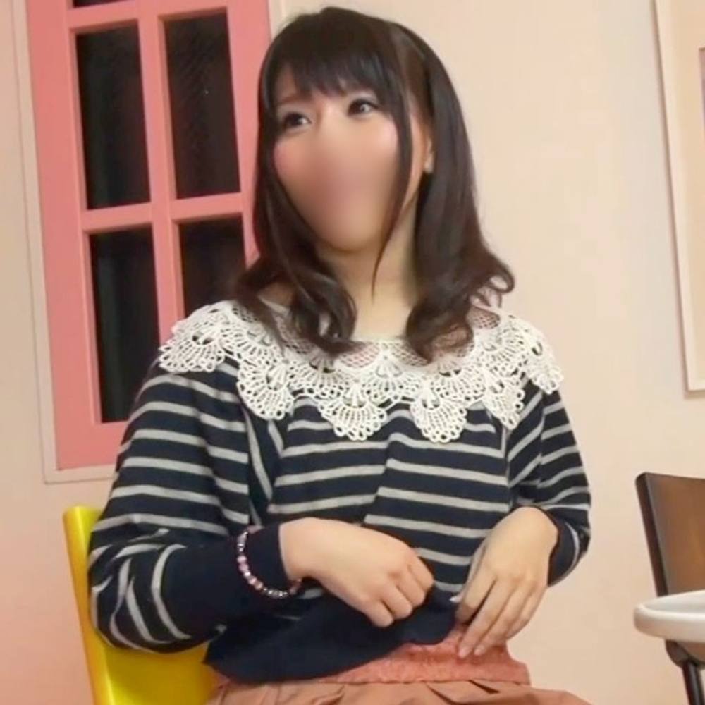 【個撮】清純でゆるふわ系の女の子『ももかちゃん』を女友達含め皆で電マ責め！ 恥ずかしがりながらも興奮して無垢なおまんこは濡れちゃってます♥