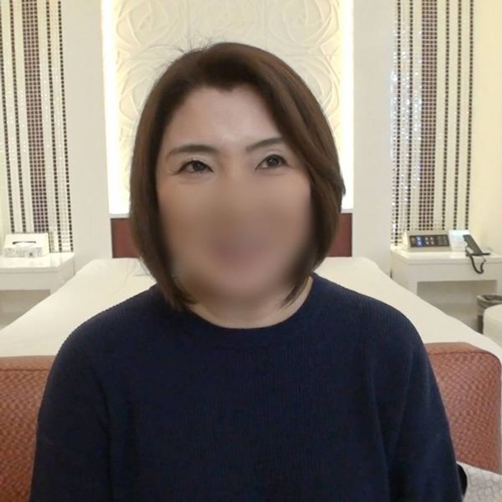 【人妻／熟女】51歳ぽっちゃり巨乳ボディの奥さま。贅肉ぷるんっと揺らして淫れる中出しセックス。