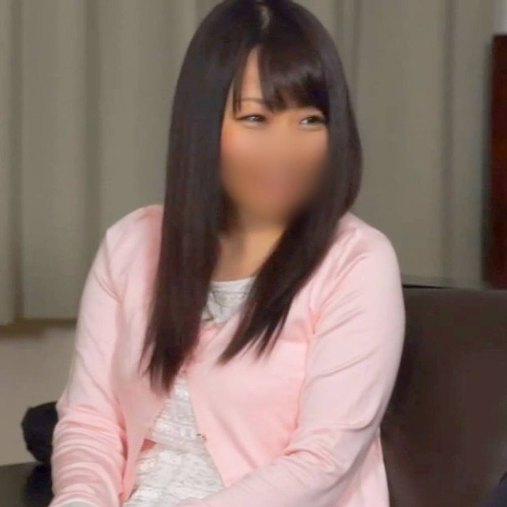 【個人撮影】清純なムチムチボディ美女(27) 避妊具無しセックスで声を必死に抑えようとして、顔が真っ赤になってます/