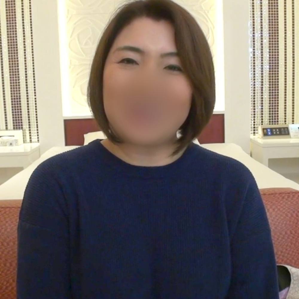 【個撮】お淑やかで笑顔が美しい人妻さんとラブホで中出し不倫。 旦那よりも太いというチンポに座ると無我夢中で腰を振ってきました。