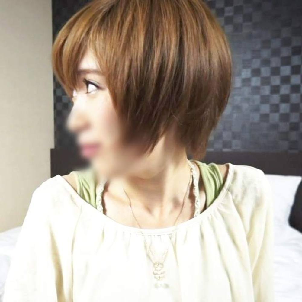 《人妻》Eカップ美乳を持つショートヘアー人妻（34）◆ジュボフェラ⇒巨根ち○ぽで大絶叫！全身をビクつかせてイキ狂う人妻に大量精*放出！