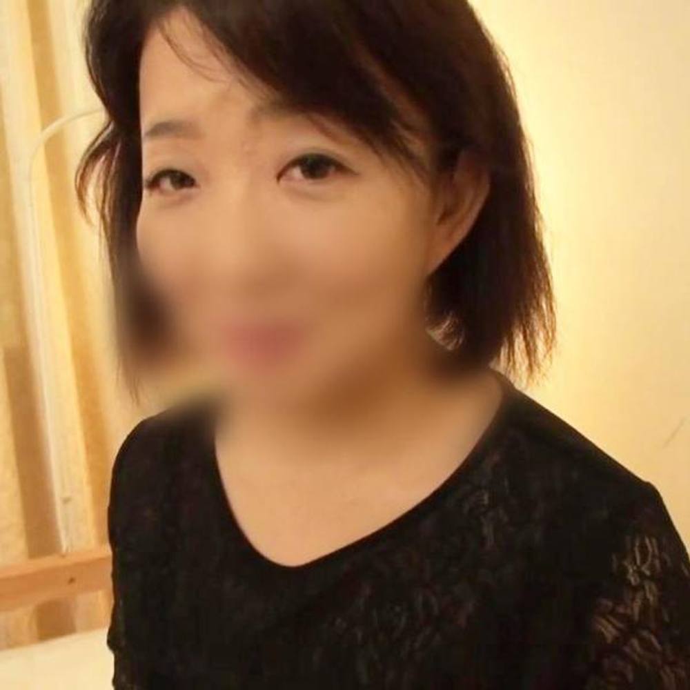 【熟女】肉付きの良い熟女ボディを持つ52歳熟女◆腰が浮きそうになる濃厚なフェラチオ⇒激しく喘ぎながらイキ果てるパフォーマンス披露！