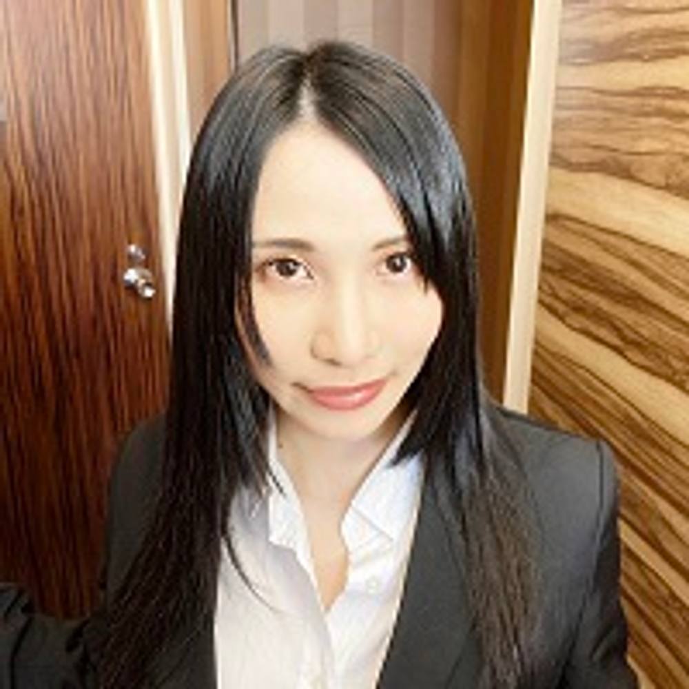 【日本でAV女優をデリヘルで呼んじゃいました　前編】ブラックスーツに黒のストッキングで来たAV女優に交渉して生中出し☆「私、中国人の男性が大好き。だからアナルにも舌入れちゃいますよ」【個人撮影】ZIP