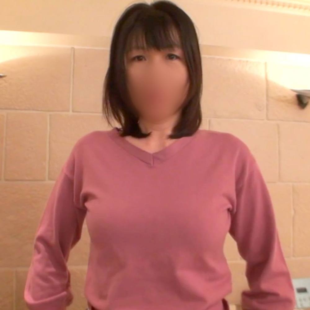 【個撮】穏やかな剛毛熟女(45歳)をハメ撮り。 閉経前の欲求不満マンコにガン突きピストンで”中出し”