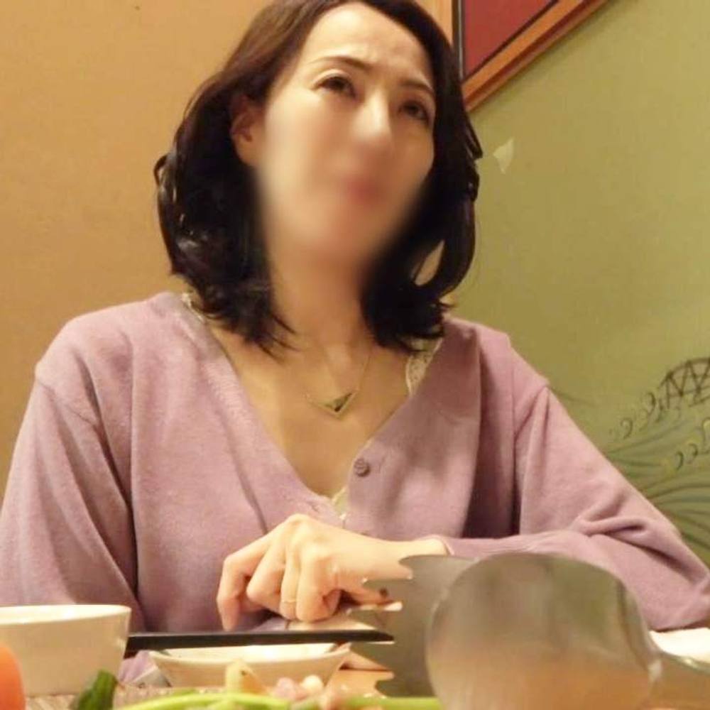 【熟女】出会い系で知り合った。49歳。スレンダー人妻。けいこさん。欲求不満爆発のハメ撮りSEX。熟したおま○こに中出し。