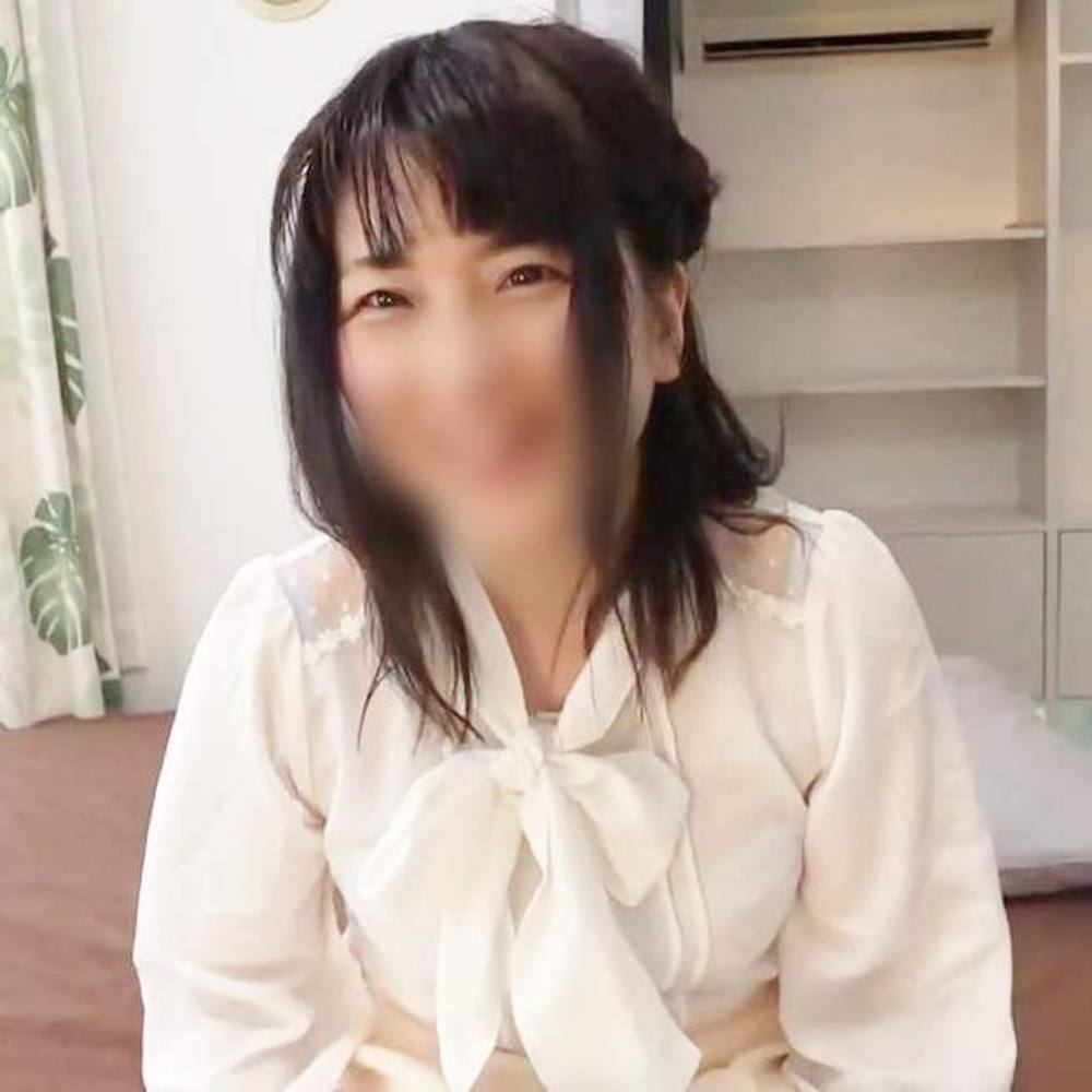 【中出し】デカくて長い大粒のエロ乳首！パイパンおま○こを持つ35歳熟女◆唾液たっぷり熟練の高速バキュームフェラ⇒生チ○ポに乳首ビン立ちさせてイキまくり！膣内射精！